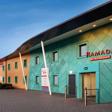 Hotel Ramada By Wyndham Cobham Cobham  Zewnętrze zdjęcie