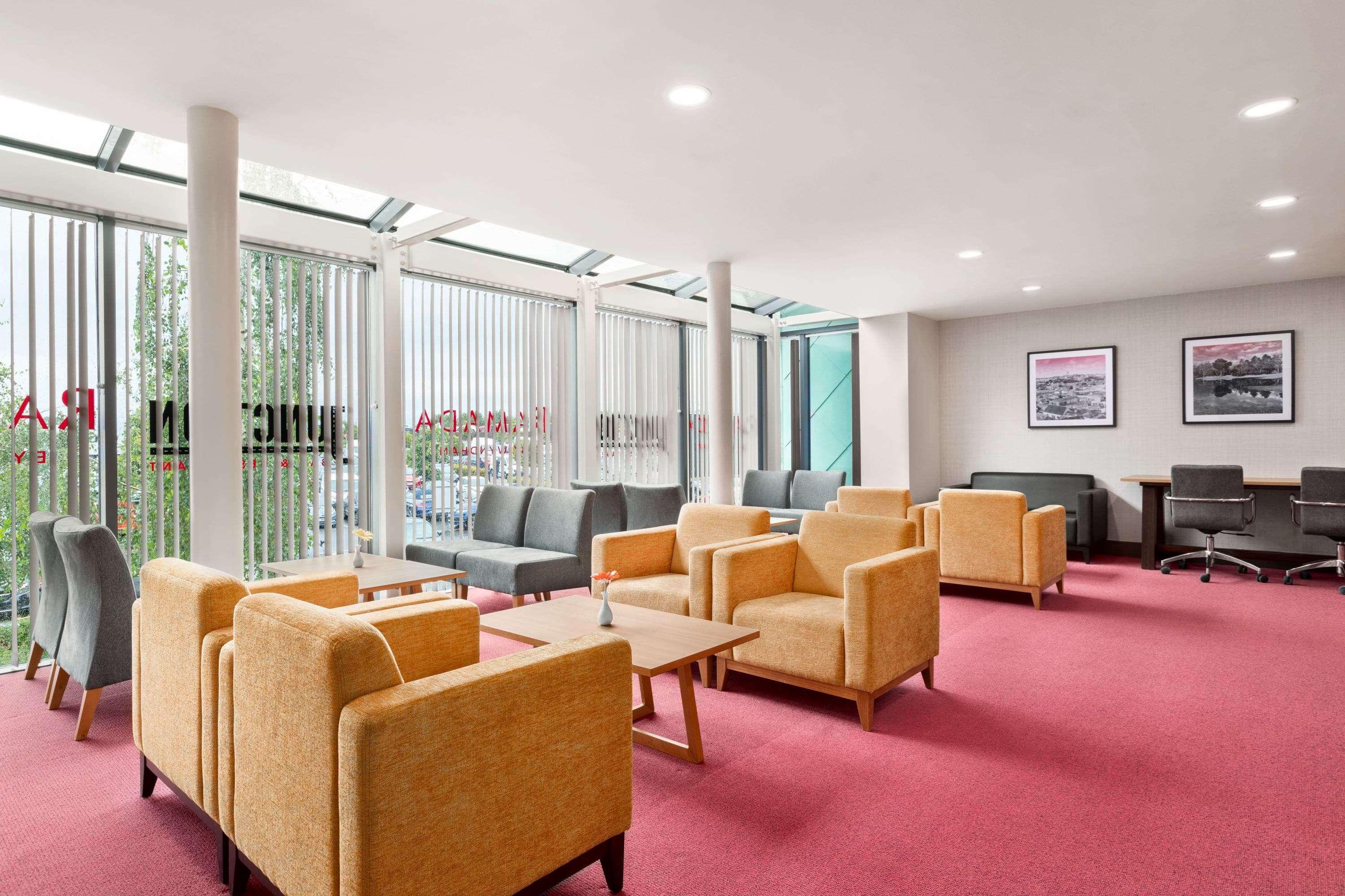 Hotel Ramada By Wyndham Cobham Cobham  Zewnętrze zdjęcie